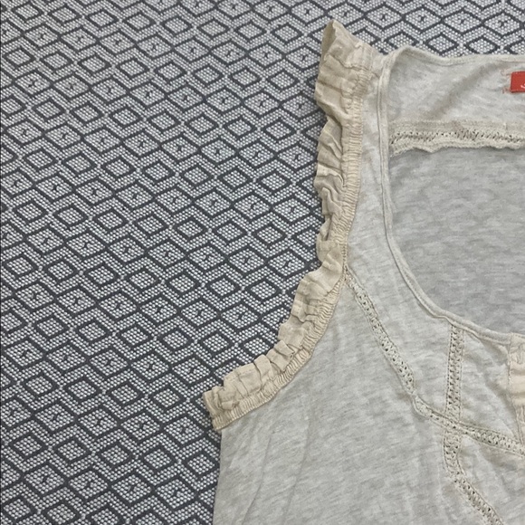 Gentle used Hi*Line Women's Cream Sleeveless Top size: XS - Picture 5 of 7